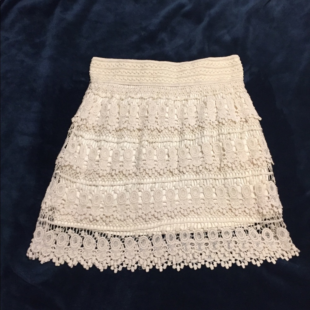 NWOT Cream lace mini